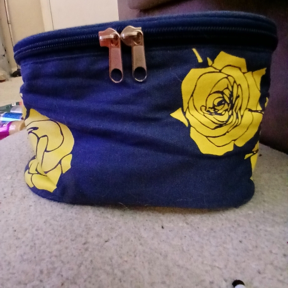 ๐ฟBlack Cherry Vanilla Body Cream & Blue Travel-sized Cosmetic Bag ๐ - Picture 2 of 5